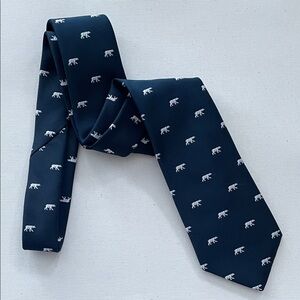 FRAME Navy Tie w Unique White Polarbear Pattern Preppy Office Coastal Business